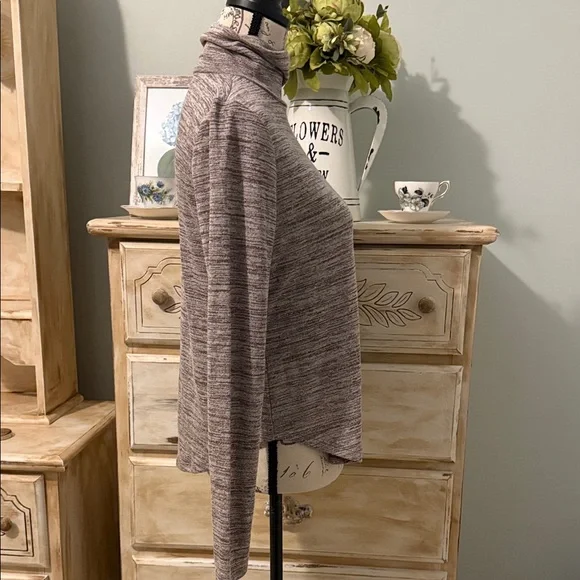 EUC Banana Republic Luxe Spun Heathered Brown Turtleneck Top - Picture 5 of 10